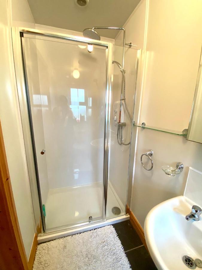 3 Bedroom House Located In Centre Of 칸도나 외부 사진