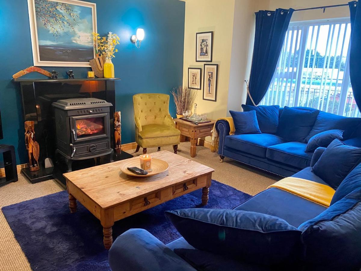 3 Bedroom House Located In Centre Of 칸도나 외부 사진